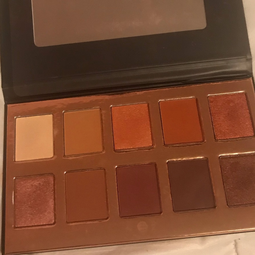 Crown Pro Eyeshadow Palette